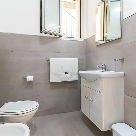 Milo Vacanze Apartment Torre Pali